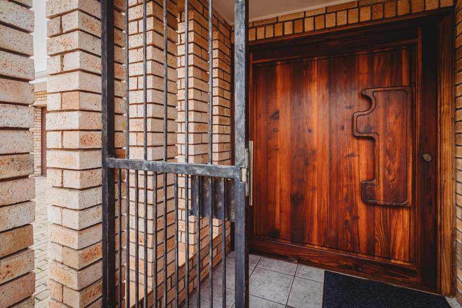 4 Bedroom Property for Sale in Bergsig Western Cape